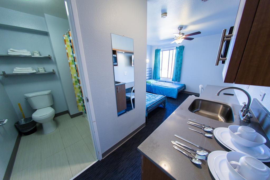 Vantaggio Suites San Diego Exterior photo