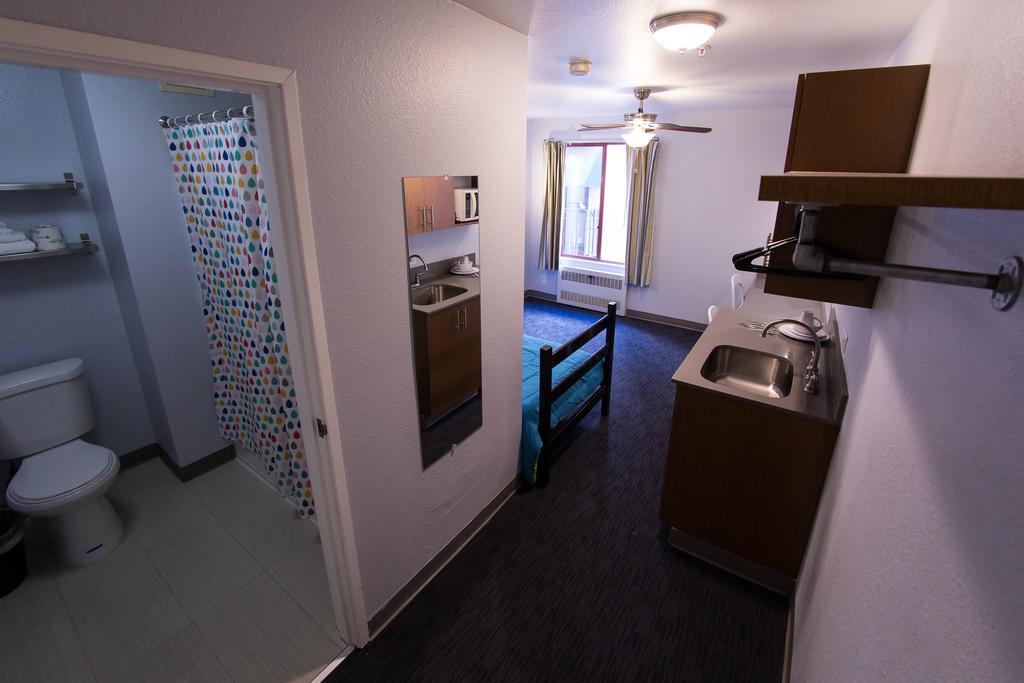 Vantaggio Suites San Diego Exterior photo