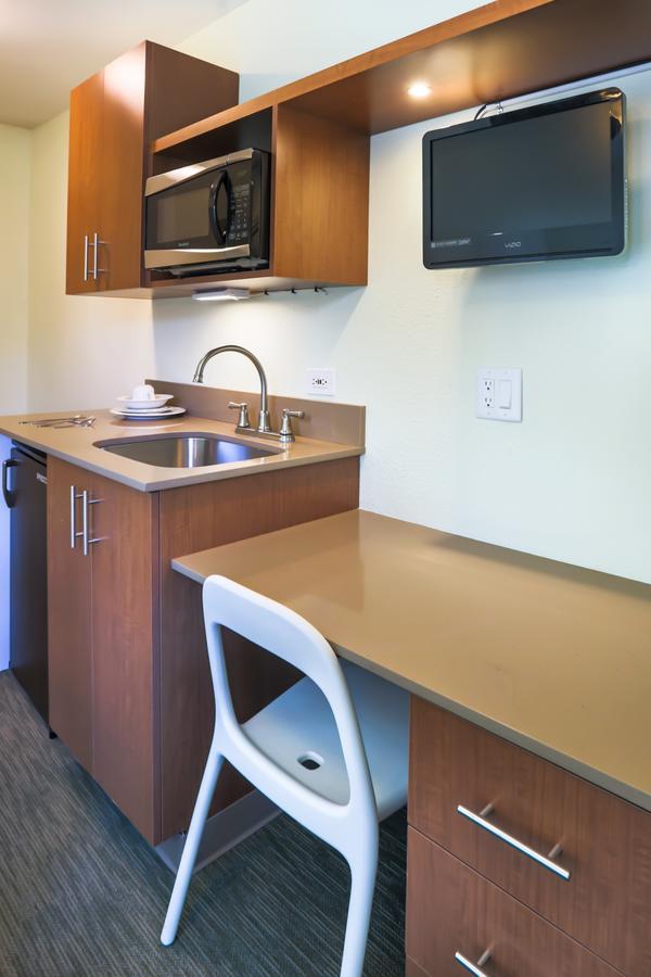 Vantaggio Suites San Diego Exterior photo